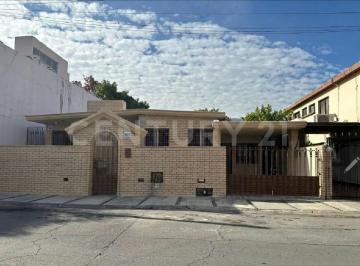 Casa · 250m² · 3 Recámaras · 1 Estacionamiento · Casa en Venta | Col Contry | Monterrey, Nl