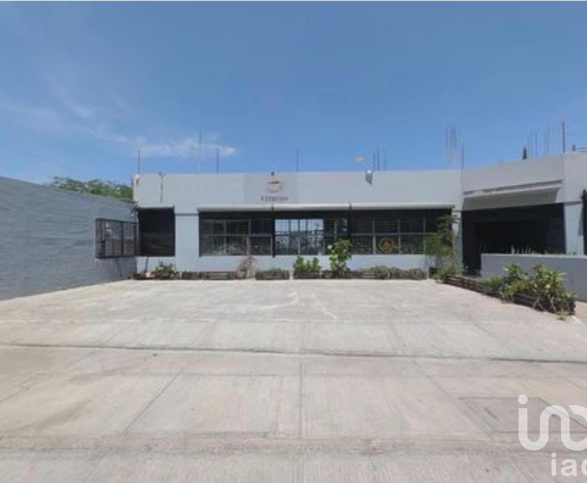 Building for Sale in Hacienda Santa Fe, Tlajomulco de Zúñiga, Jalisco