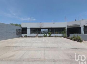 Edificio · 484m² · 5 Estacionamientos · Edificio en Venta en Hacienda Santa Fe en Tlajomulco de Zuñiga Jalisco