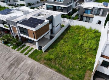Vista aérea del terreno. · Terreno en Punta Tiburón | Laguna VII | 259 m² | Listo Para Construir.