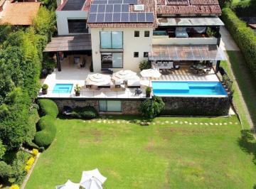 Casa · 1200m² · 5 Recámaras · 8 Estacionamientos · Casa de Lujo en Venta, Avándaro