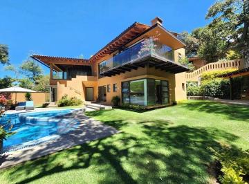 Casa · 420m² · 4 Recámaras · 3 Estacionamientos · Casa en Venta Dentro de Condominio en Valle de Bravo