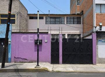 Casa · 252m² · 4 Recámaras · 2 Estacionamientos · Casa con Terreno Para Remodelar en Barrio de San Miguel Iztapalapa