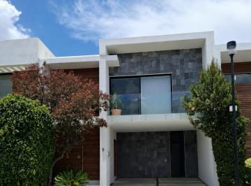 Casa · 185m² · 3 Recámaras · 2 Estacionamientos - CR Inmobiliaria · Amplia Casa con Cuarto de Servicio y Jardín en Cascatta Lomas de Angelopolis