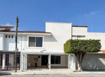 Casa de 3 habitaciones, Zapopan · Residencia a Unos Pasos de Las Fuentes