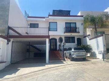 Casa de 3 habitaciones, León · Casa en Venta en Porta Fontana con 3 Recamaras 3 Baños y 2 Estacionamientos