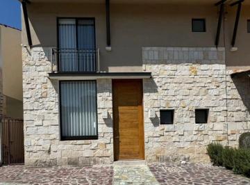 Casa en condominio de 3 habitaciones, León · Casa en Venta en Hacienda Valbuena