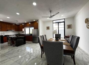 Casa · 244m² · 2 Recámaras · 1 Estacionamiento · Casa de 2 Recámaras con Alberca Privada