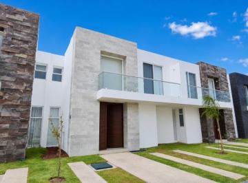 1 · Casa en Venta en Puebla Lomas de Angelopolis Parque Aretha Cada Recamara con Baño
