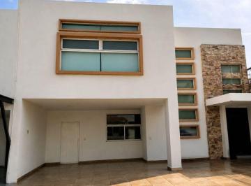 Casa de 4 habitaciones, Zapopan · Casa Amueblada en Renta con Racámara en Planta Baja en Vistas del Tule en Naciones Unidas.