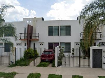 Casa en condominio de 3 habitaciones, León · Casa en Venta en Jardines de Los Naranjos