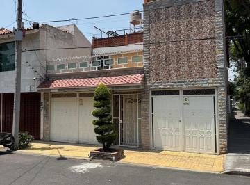 Casa · 222m² · 5 Recámaras · 1 Estacionamiento · Casa en Jardín Balbuena