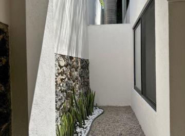 Casa · 235m² · 3 Recámaras · 2 Estacionamientos · Estudio o Recamara C/baño en Planta Baja
