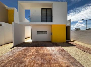 Casa de 3 habitaciones, Mérida · Casa en Renta / Venta I 3 Hab - 3baños I con Alberca I El Salvia de Floresta, Cerca de Altabrisa