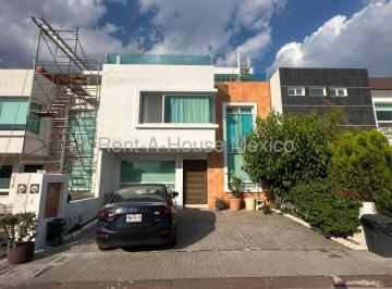Casa en condominio de 4 habitaciones, Querétaro · Casa en Venta en Milenio III | 4 Recamaras en Privada con Recámara en Pb | Amenidades