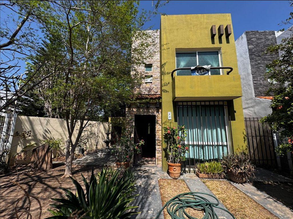 House for Sale in Banus Residencial, Coto 2, Santa Cruz de Las Flores