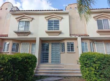 Casa en condominio · 82m² · 3 Recámaras · 1 Estacionamiento · Casa en Venta en Loma del Bosque, Zapopan
