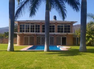 Casa · 700m² · 3 Recámaras · 6 Estacionamientos - Erick Meléndez · Residencia de Campo: Alberca Climatizada, Tenis y Descanso