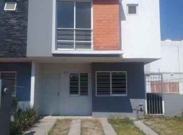 Casa en condominio · 111m² · 3 Recámaras · 3 Estacionamientos · Casa en Venta en Calle San Blas, Paseo de Los Parques, San Pedro Tlaquepaque