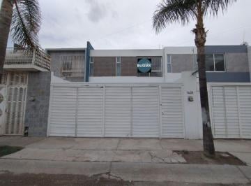Casa en condominio · 114m² · 3 Recámaras · 2 Estacionamientos · Casa en Venta en Luna Bosque, Zapopan