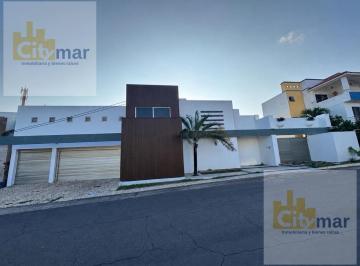 Casa · 600m² · 3 Recámaras · 3 Estacionamientos · Casa - Residencial Lomas Residencial