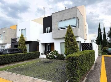 Casa en condominio · 106m² · 3 Recámaras · 2 Estacionamientos · Casa en Venta en Fraccionamiento Residencial Foresta Dream Lagoons en Metepec.