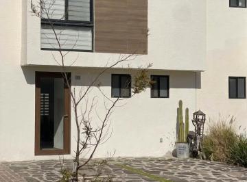 Casa de 3 habitaciones, El Marqués · 3 Recamaras, Amplio Jardín, Condominio con Las Mejores Amenidades