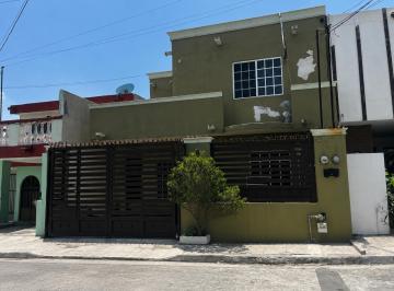 Casa · 210m² · 5 Recámaras · 1 Estacionamiento · Casa en Venta Lomas del Roble San Nicolas