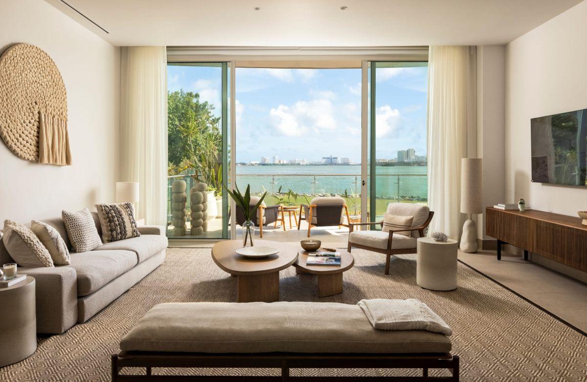 Ground-Floor Apartment with Terrace, Garden, and Service Room for Sale