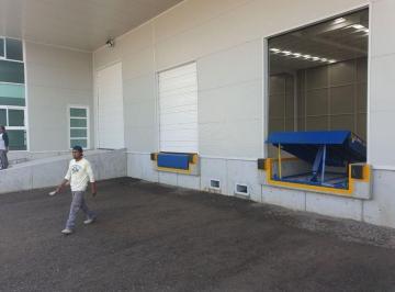 Bodega comercial · 500m² · 3 Estacionamientos · Bodega en Renta Zona Vw