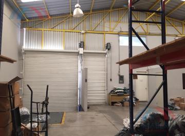 Bodega comercial · 600m² · 4 Estacionamientos · Bodega en Renta
