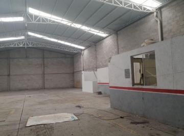 Bodega comercial · 600m² · 4 Estacionamientos · Bodega en Renta Zona Vw