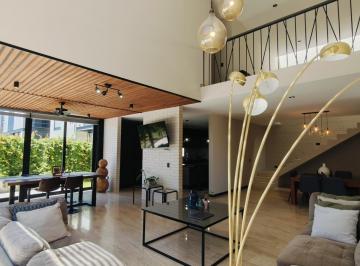 Casa en condominio · 297m² · 3 Recámaras · 3 Estacionamientos · Casa en Venta en Lomas del Campanario