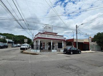 Casa · 249m² · 4 Recámaras · 2 Estacionamientos · Casa en Venta en Pensiones en Esquina Ideal Para Negocio
