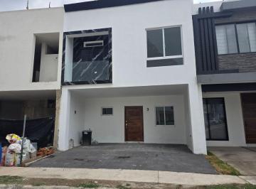 Casa de 3 habitaciones, Zapopan · Casa en Renta en Savia Central, San Isidro, Zapopan, Jalisco