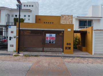 Casa Venta 170m² de 3 habitaciones · Casa en Milenio III, Excelente Estado, Sobre Senda Eterna