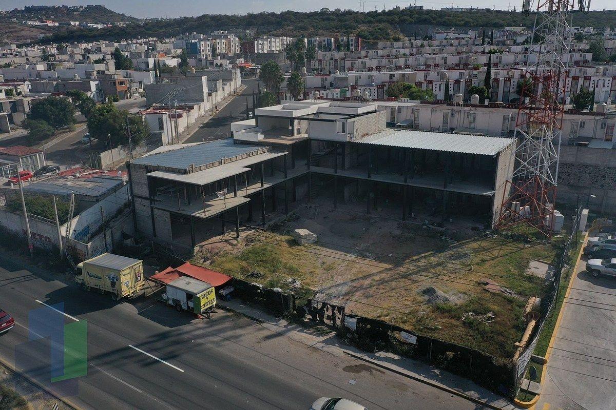 Commercial Plaza under Black Construction for Sale, Facing Altozano