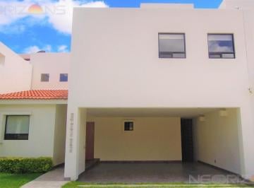 Casa · 380m² · 3 Recámaras · 2 Estacionamientos · Elegante y Acogedora Casa Residencial en Renta en Fracc. Villantigua Slp