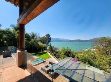 Casa · 500m² · 5 Recámaras · 4 Estacionamientos · Casa en Venta con Acceso Al Lago Valle de Bravo