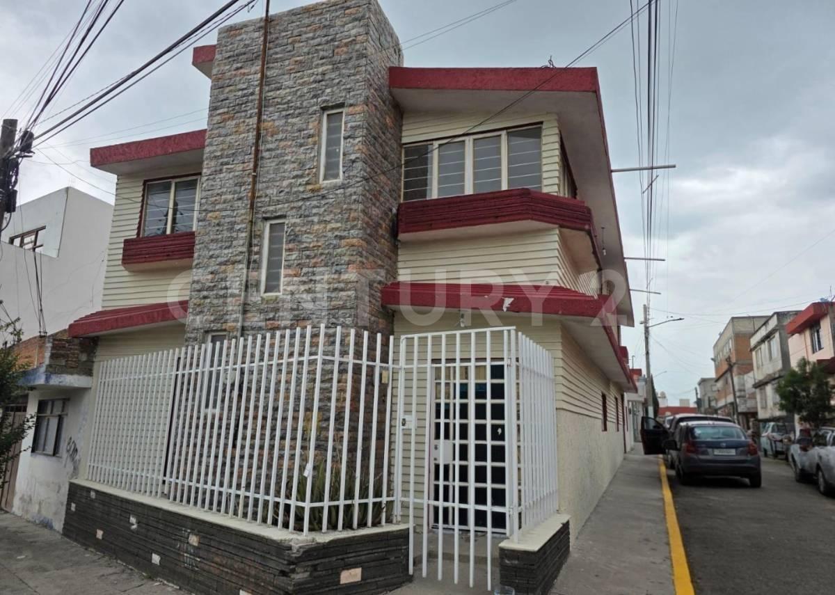 House for Sale on Corner Lot with 5 Bedrooms – Parque Puebla Area