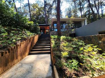 Casa · 650m² · 4 Recámaras · 4 Estacionamientos · Casa en Venta, Avándaro Valle de Bravo