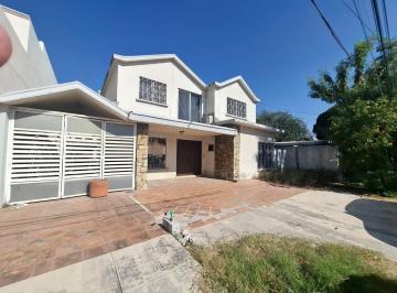 Casa · 323m² · 4 Recámaras · 3 Estacionamientos · Casa en Venta Colonia Libertad Guadalupe
