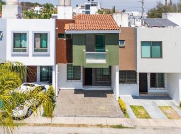 728e6e4466ad023beb207e6fe956dc0b6afbe2f5d13bdd7539f4f425ed998647 · Casa Remodelada en Venta en Coto Real de Valdepeñas, Zapopan