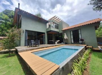 Casa · 230m² · 3 Recámaras · 4 Estacionamientos · Casa en Venta, Acatitlán Valle de Bravo