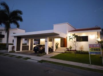 Casa de 2 habitaciones, Emiliano Zapata · Casa en Una Planda en Paraíso Country Club