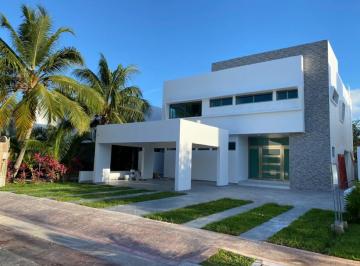 Casa de 3 habitaciones, Benito Juárez · Residencial Lagos del Sol Se Renta Casa Moderna y Lujosa