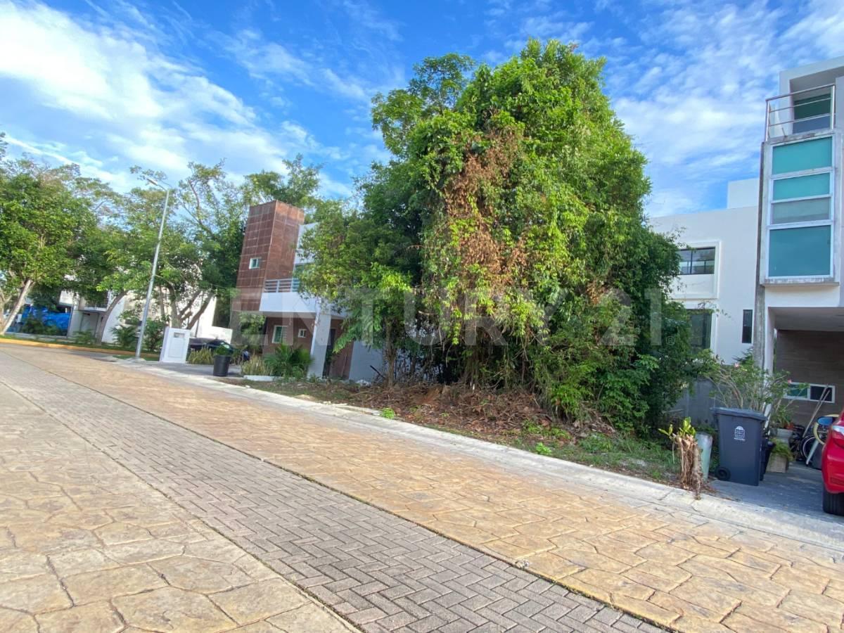 Lot for Sale in Residencial Arbolada, Cancún