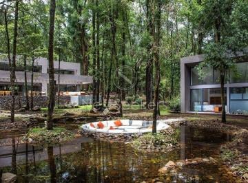 Casa en condominio de 4 habitaciones, Valle de Bravo · Casa Moderna en Venta con Entorno Boscoso