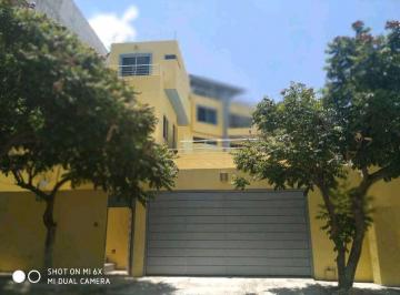Casa en condominio · 300m² · 3 Recámaras · 2 Estacionamientos · Casa en Renta en Chapala Haciendas