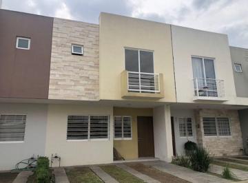 Casa · 130m² · 3 Recámaras · 2 Estacionamientos · Casa en Renta Zona Iteso